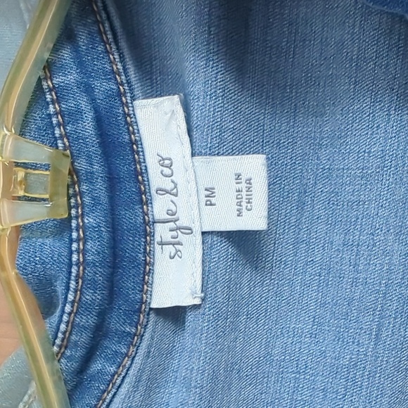 Women's Sleeveless Jean Dress - Picture 4 of 8